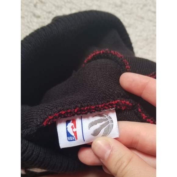 NBA Raptors Winter Hat - Picture 3 of 3